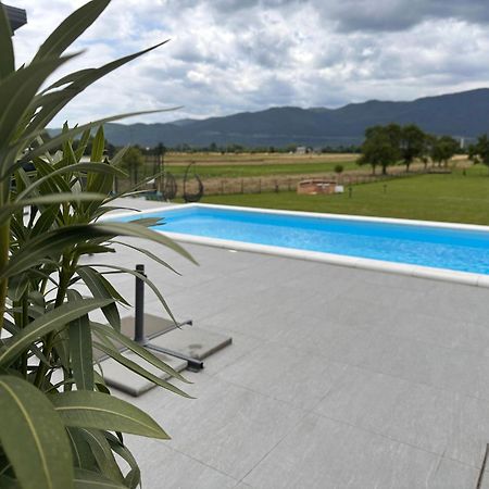 Villa Biser Gacke Sinac Екстериор снимка