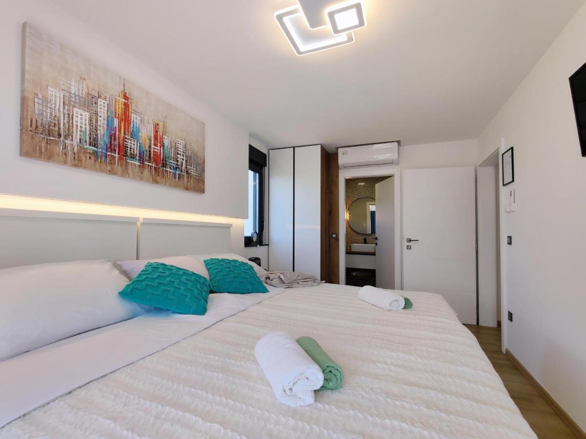 Villa Biser Gacke Sinac Екстериор снимка