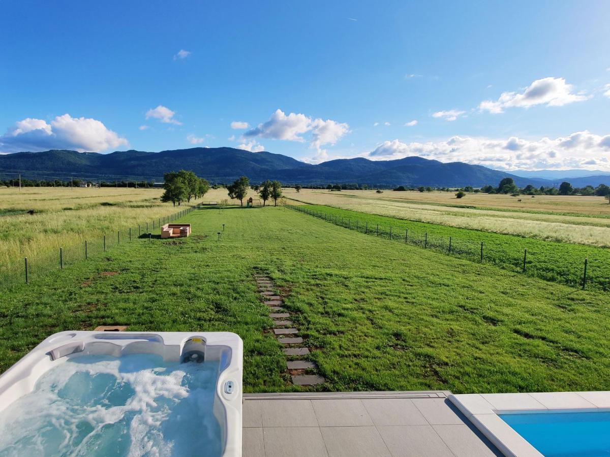 Villa Biser Gacke Sinac Екстериор снимка