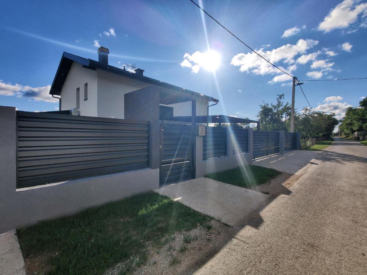 Villa Biser Gacke Sinac Екстериор снимка