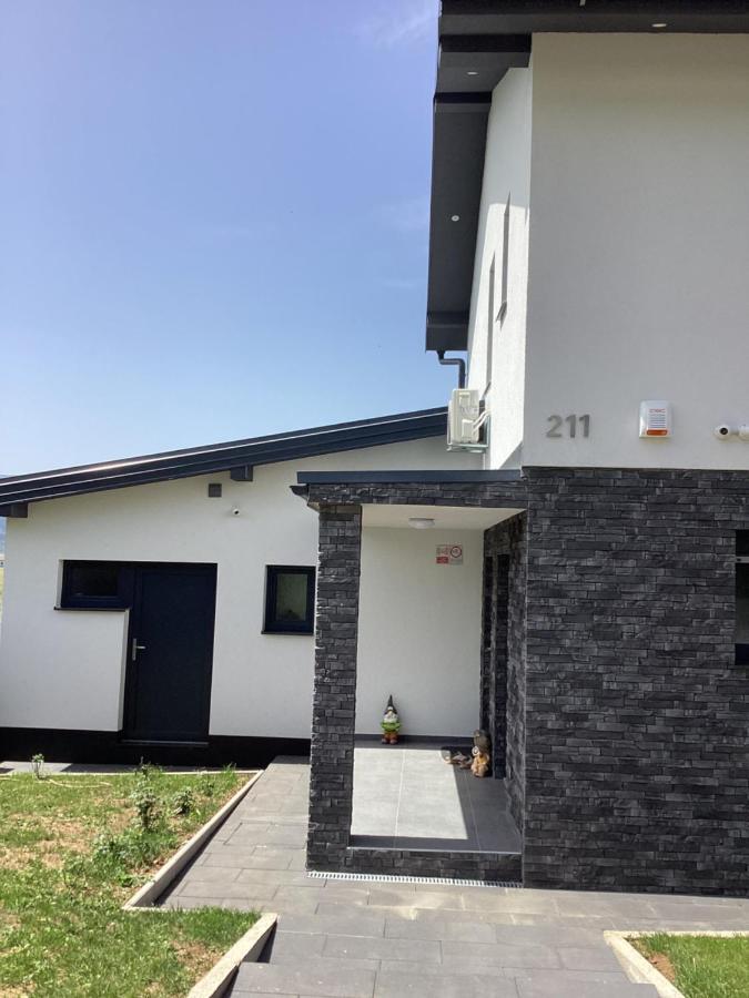Villa Biser Gacke Sinac Екстериор снимка